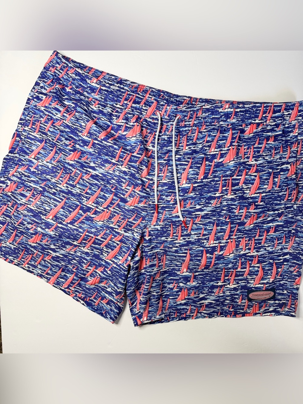 Vineyard Vines Men’s Sailboat Print Swim Trunks - Blue & Coral 2XB
